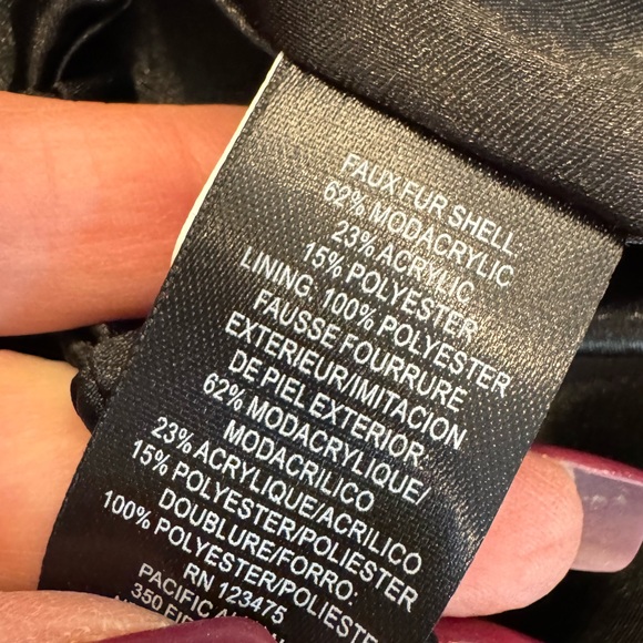 Tahari Leopard Faux Fur Cape - Picture 13 of 13